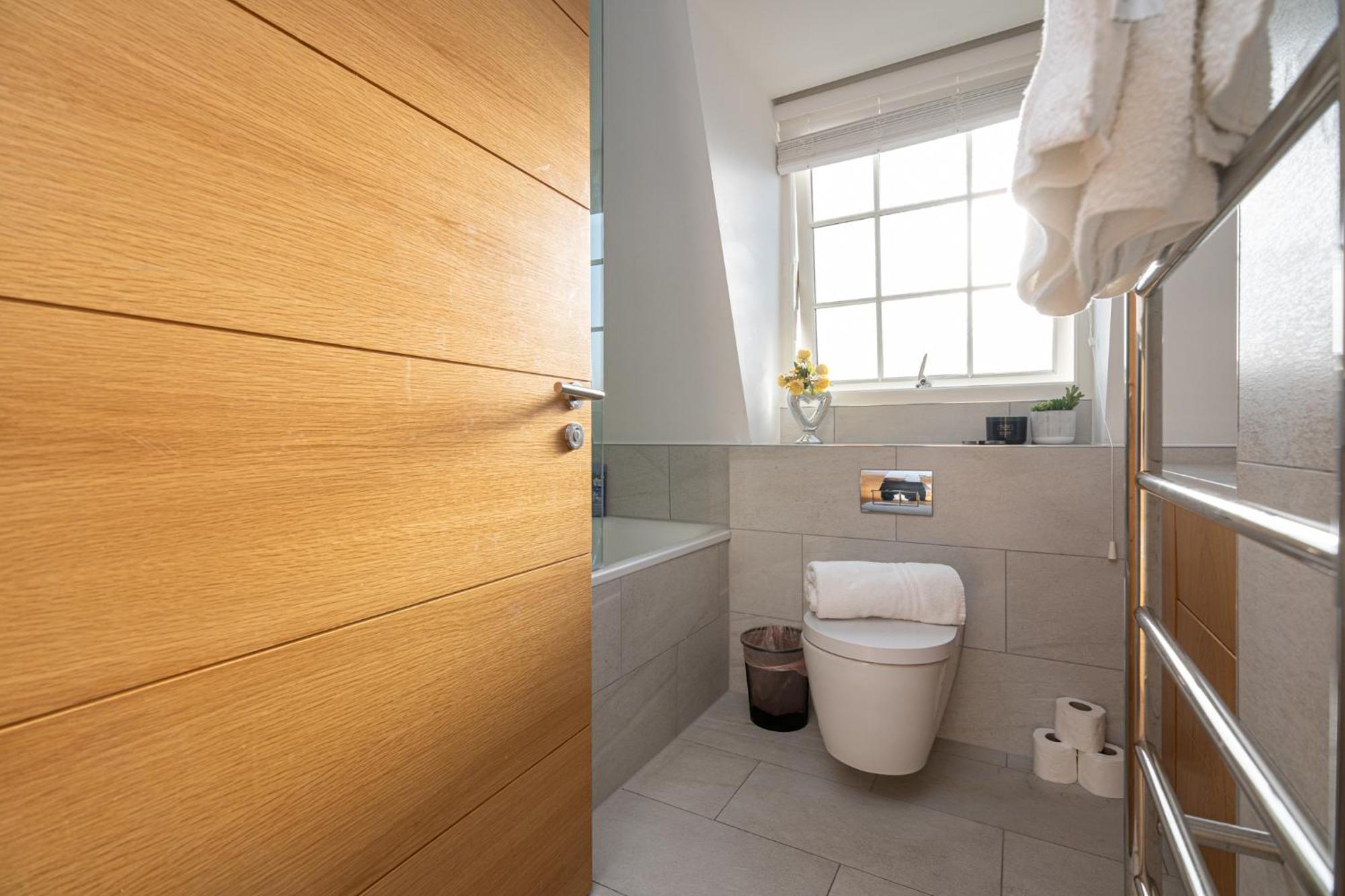 Stunning 1-Bedroom Penthouse In Marble Arch 72 London Eksteriør bilde