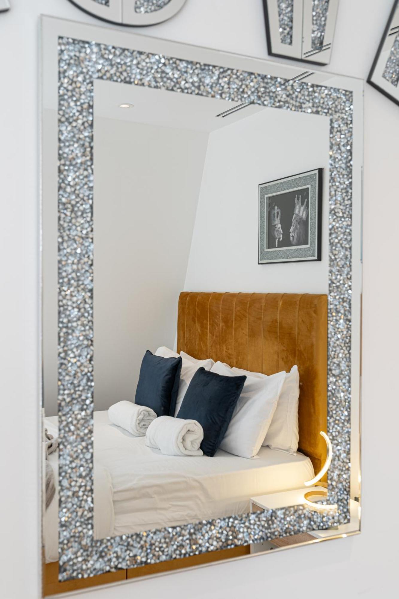 Stunning 1-Bedroom Penthouse In Marble Arch 72 London Eksteriør bilde