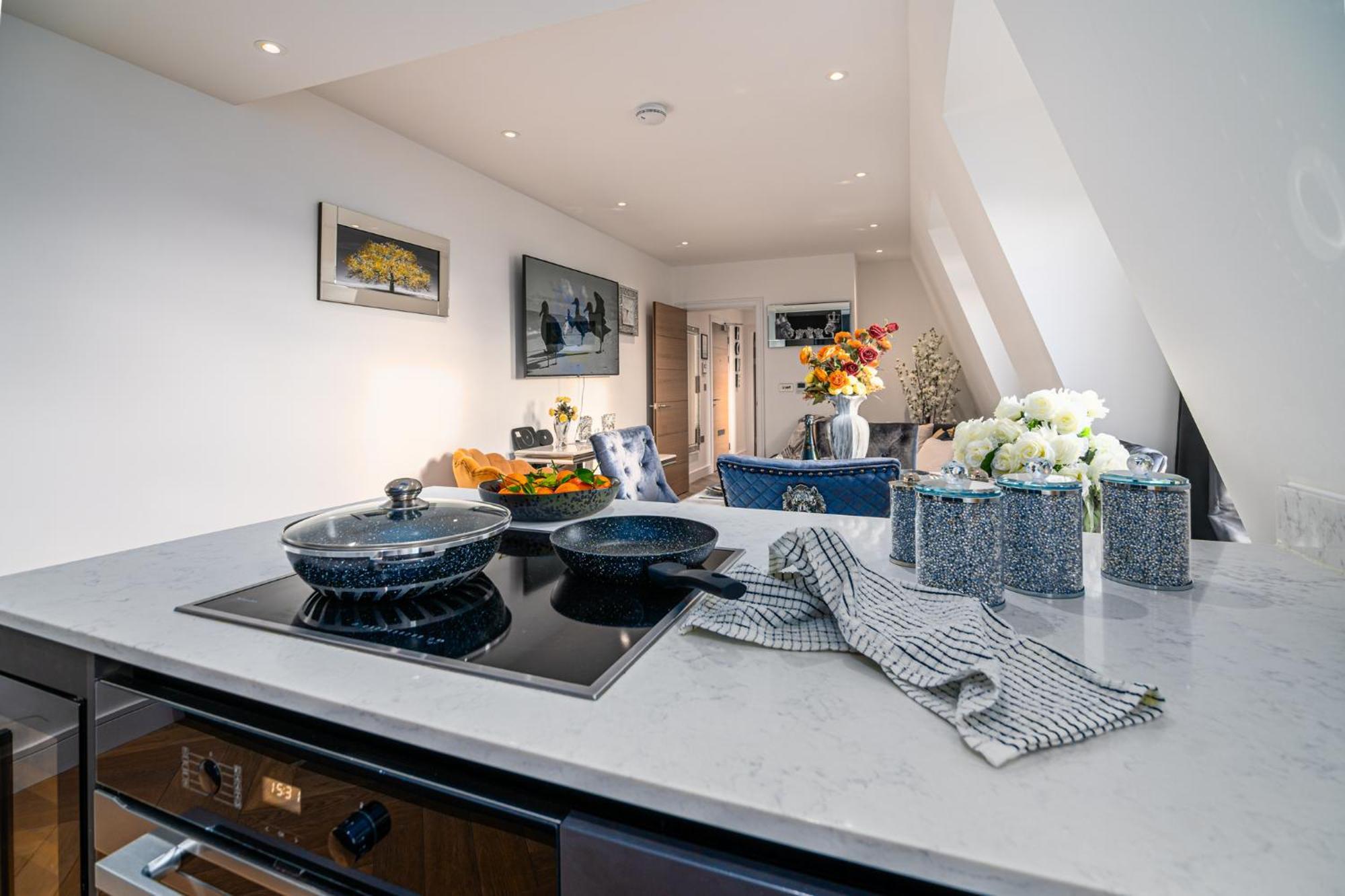 Stunning 1-Bedroom Penthouse In Marble Arch 72 London Eksteriør bilde