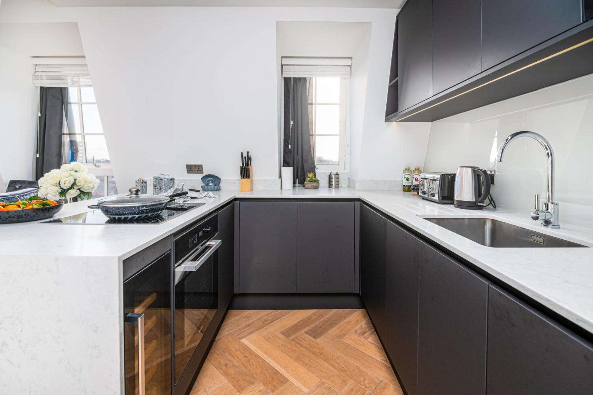 Stunning 1-Bedroom Penthouse In Marble Arch 72 London Eksteriør bilde