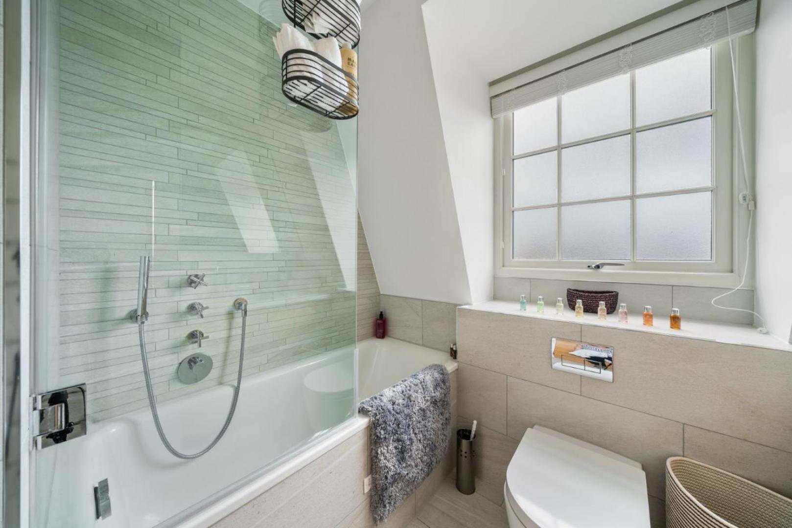Stunning 1-Bedroom Penthouse In Marble Arch 72 London Eksteriør bilde