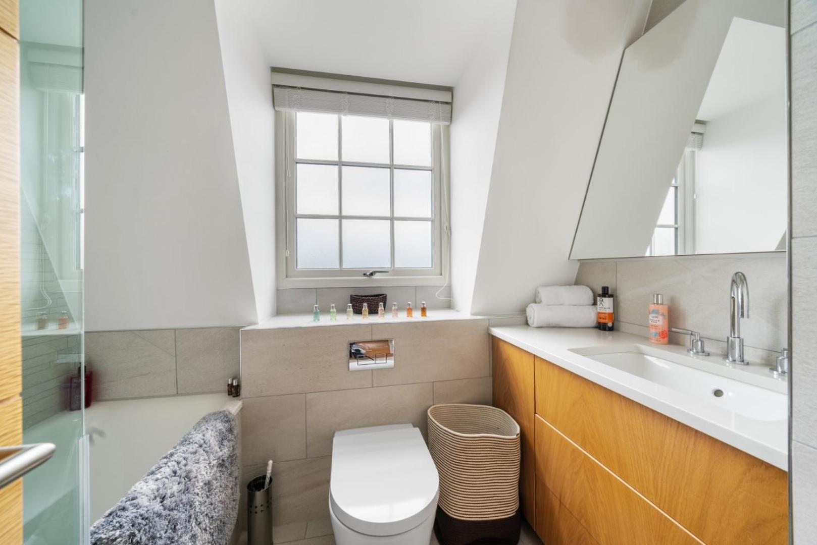 Stunning 1-Bedroom Penthouse In Marble Arch 72 London Eksteriør bilde